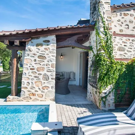 Acrotel Athena מלון 5*