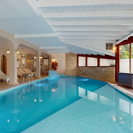 Acrotel Athena אליה