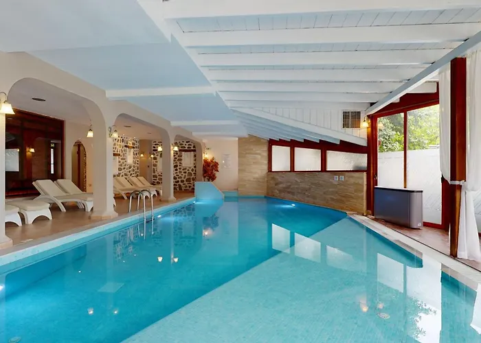 Acrotel Athena Elia Nikitis